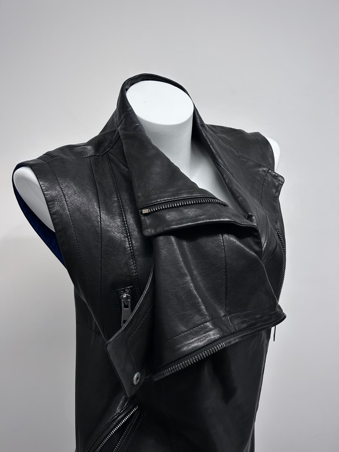 타임 더블 비대칭 하이넥 램스킨 베스트 상품이미지3