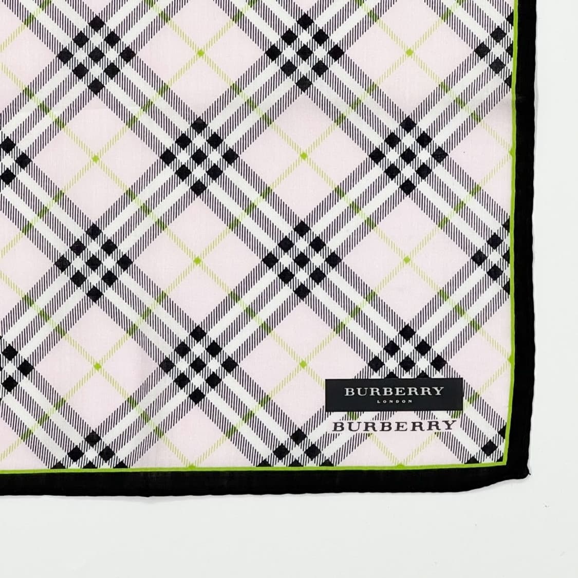 (새상품) burberry /버버리 쁘띠스카프 손수건 상품이미지3