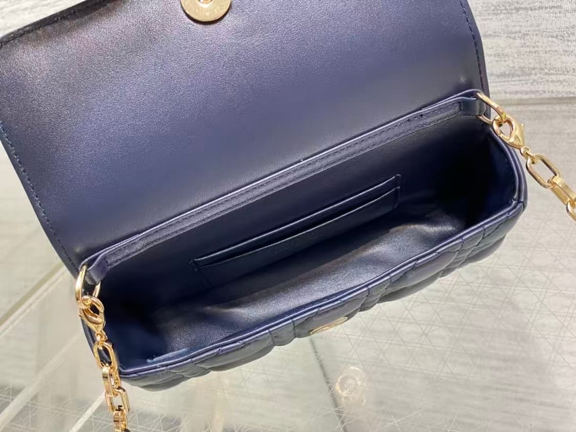 디올 크로스 백시그니처 넝쿨 체크로 클래식한 레터링 참장식
 상품이미지3