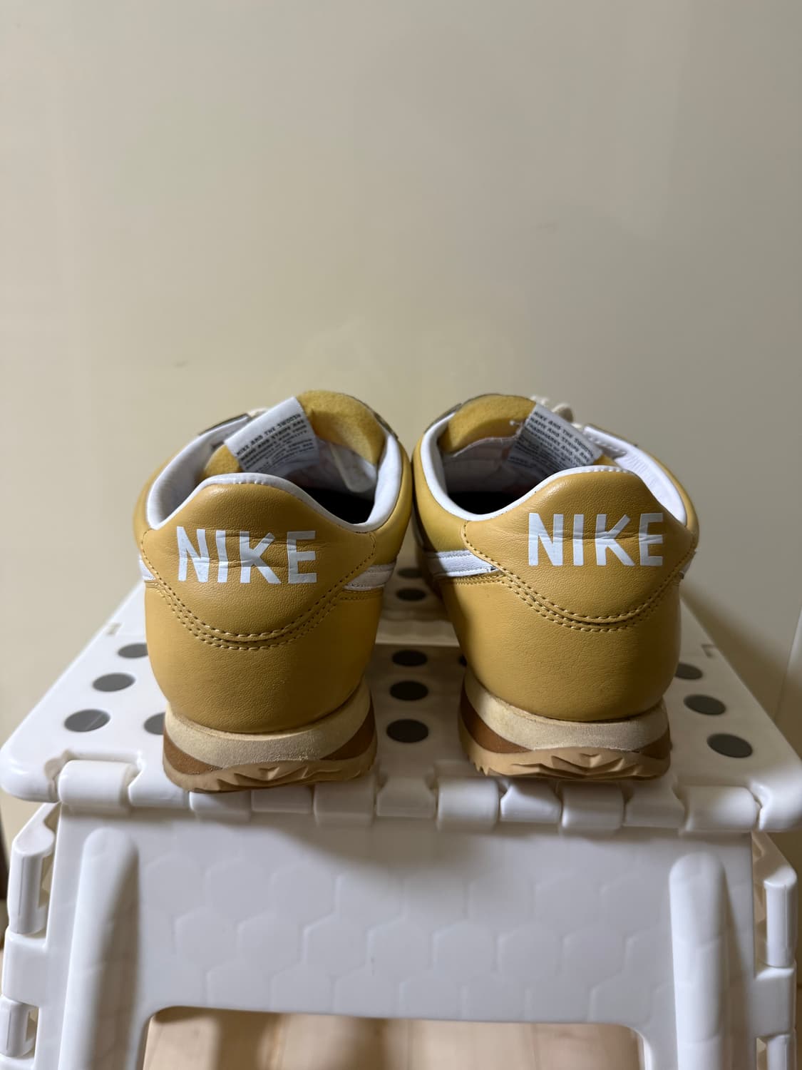 나이키 코르테즈 23 SE 위트 골드 270 상품이미지4