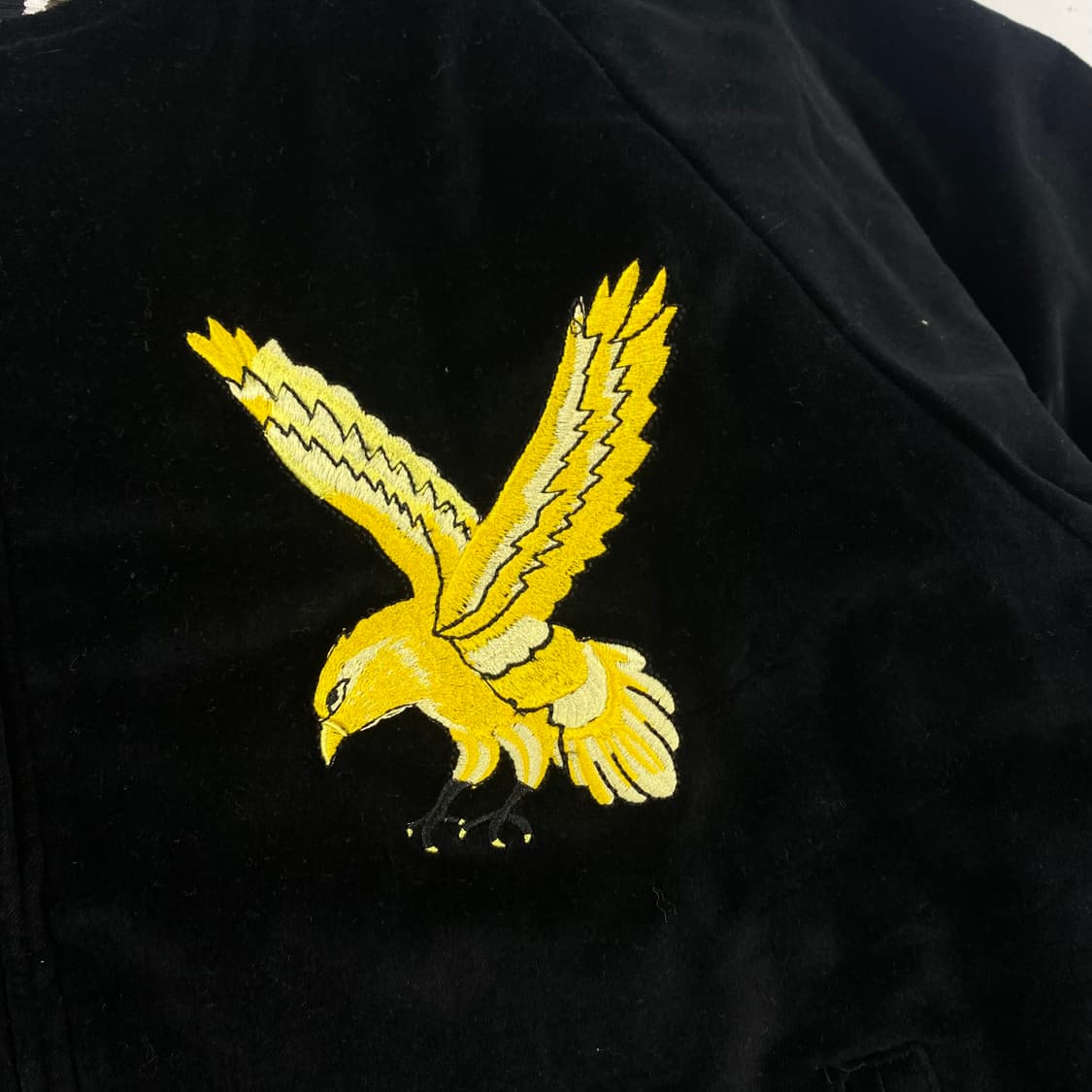 쇼트 자수 벨벳 수베니어 자켓 (100) 상품이미지4