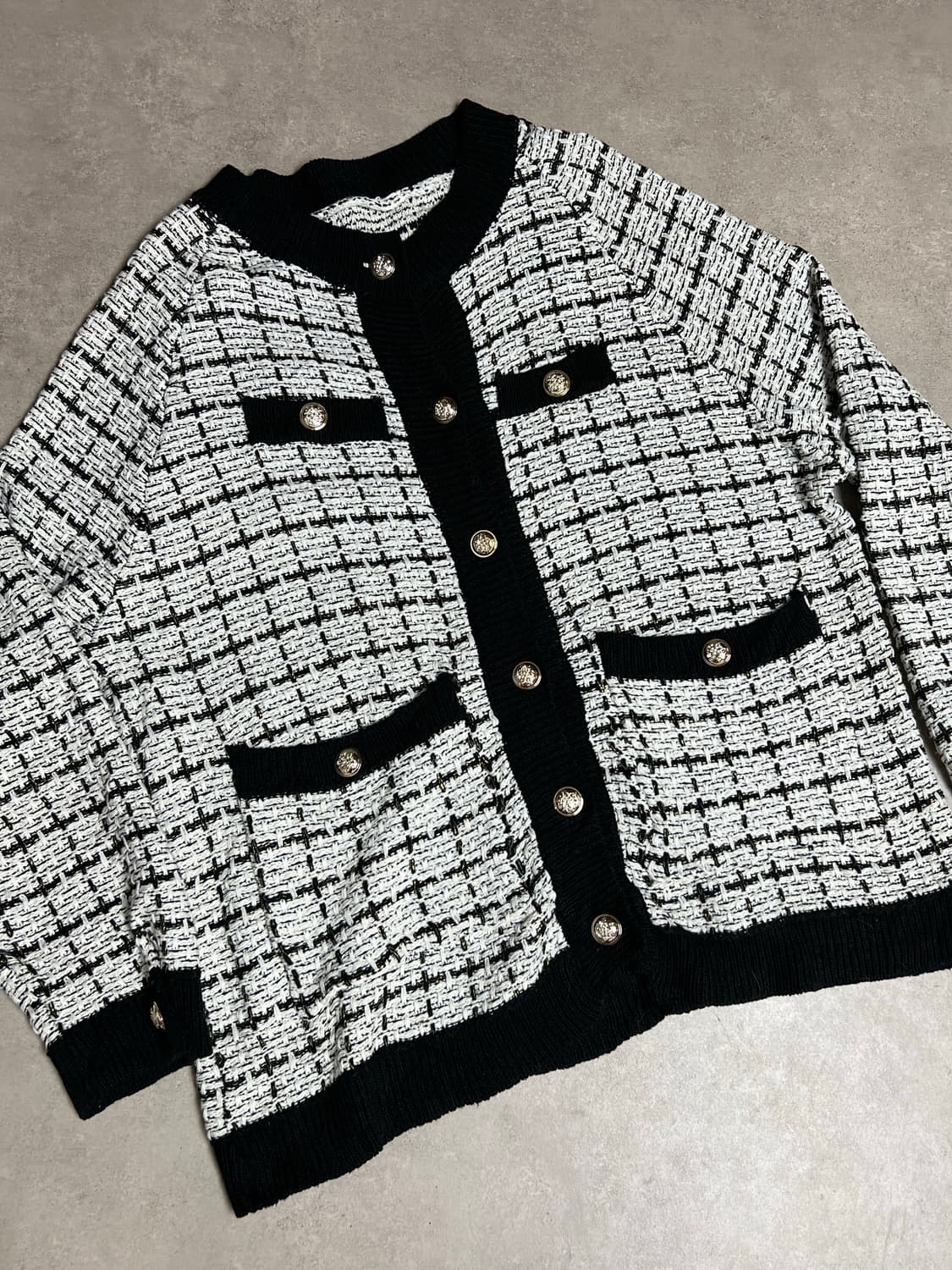 트위드 블랙 배색 금장 버튼 가디건 상품이미지4