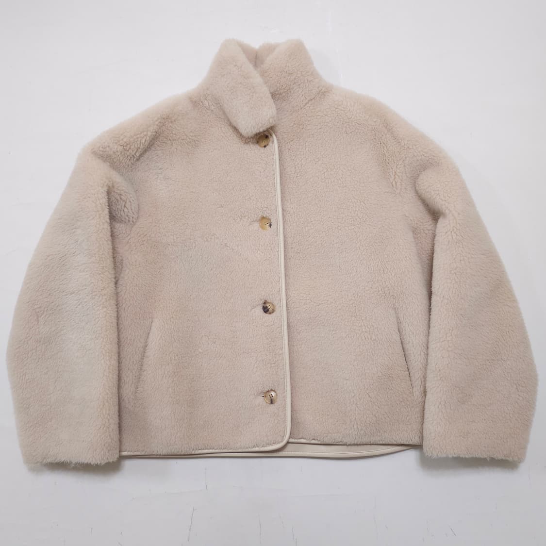 파사드패턴 램스울 리버시블 무스탕 상품이미지3