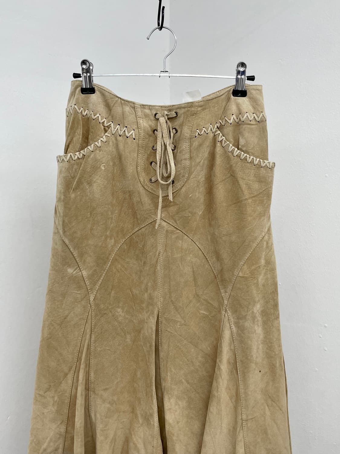 데자뷰 돈피 100% 스티치 디테일 스커트 상품이미지5