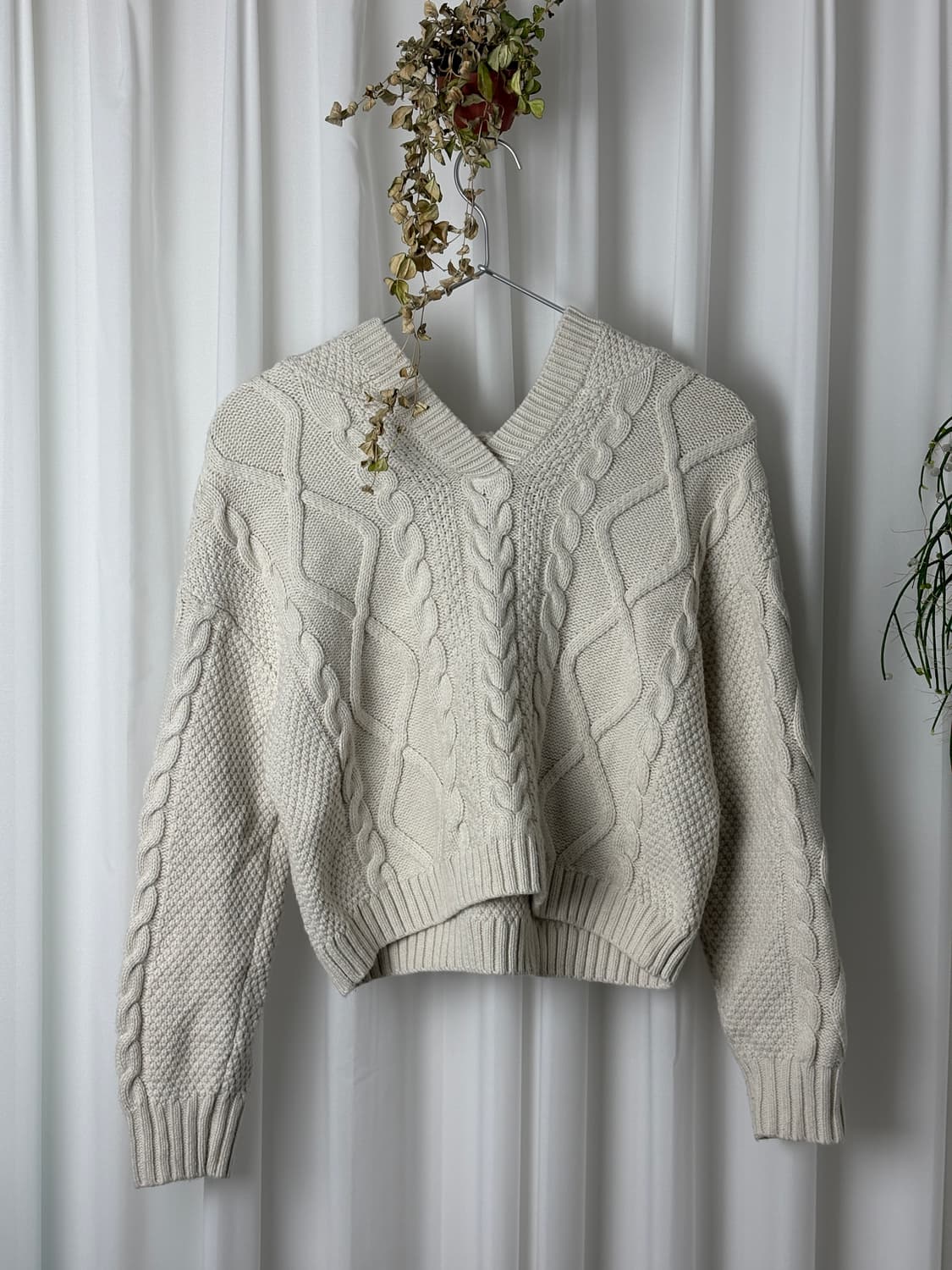 꽈베기 베이지 후드 크롭 니트 상품이미지1