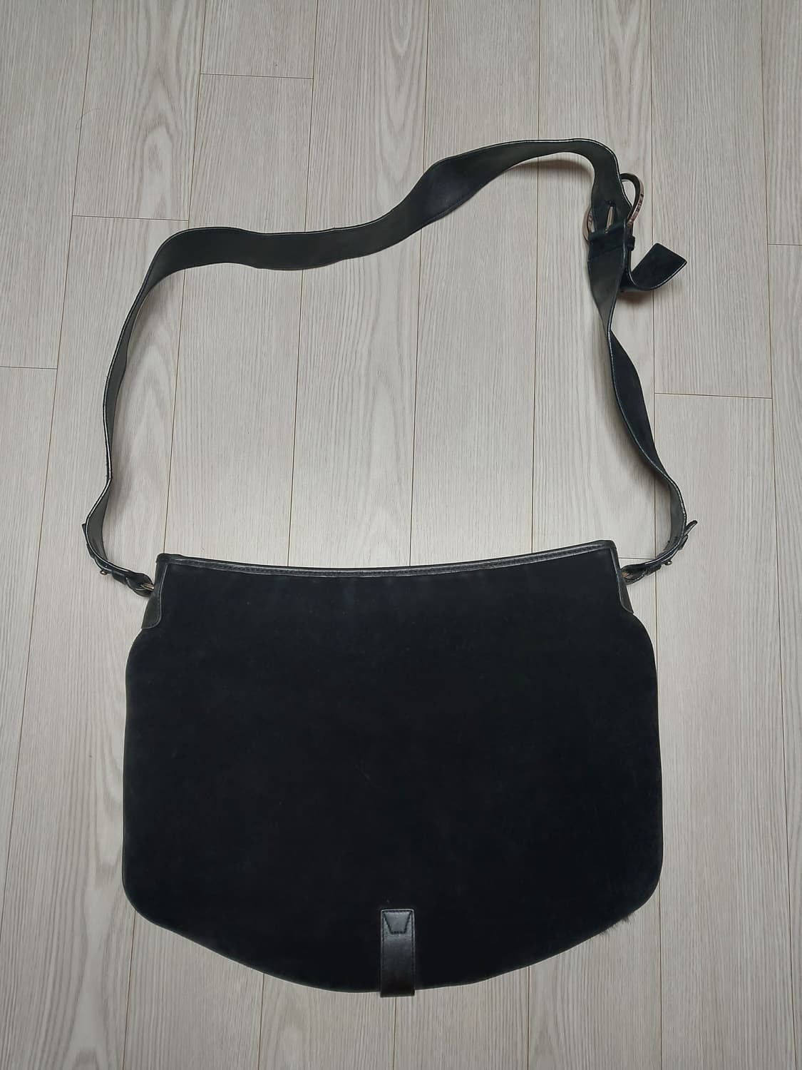 정품 페라가모 스웨이드 퍼 크로스백 상품이미지6