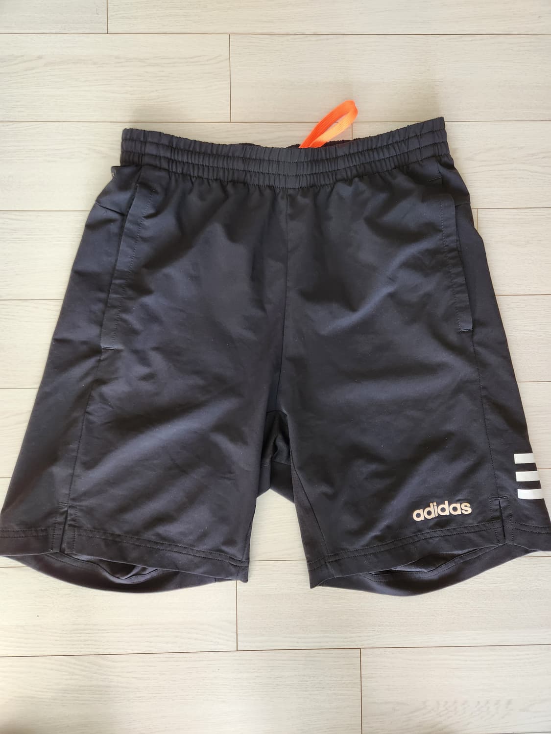 아디다스 숏팬츠 러닝 반바지 m fac short 사이즈M

오염 하자없 상품이미지1