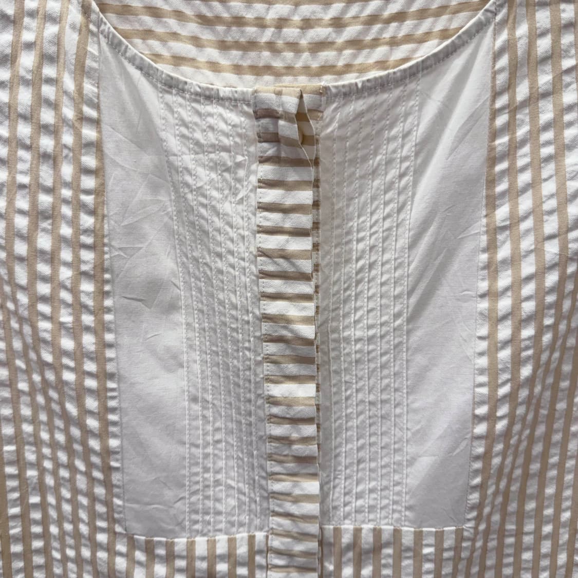 막스앤코 스트라이프 슬리브리스 블라우스 플리츠 패널 디테일 베이지 상품이미지6