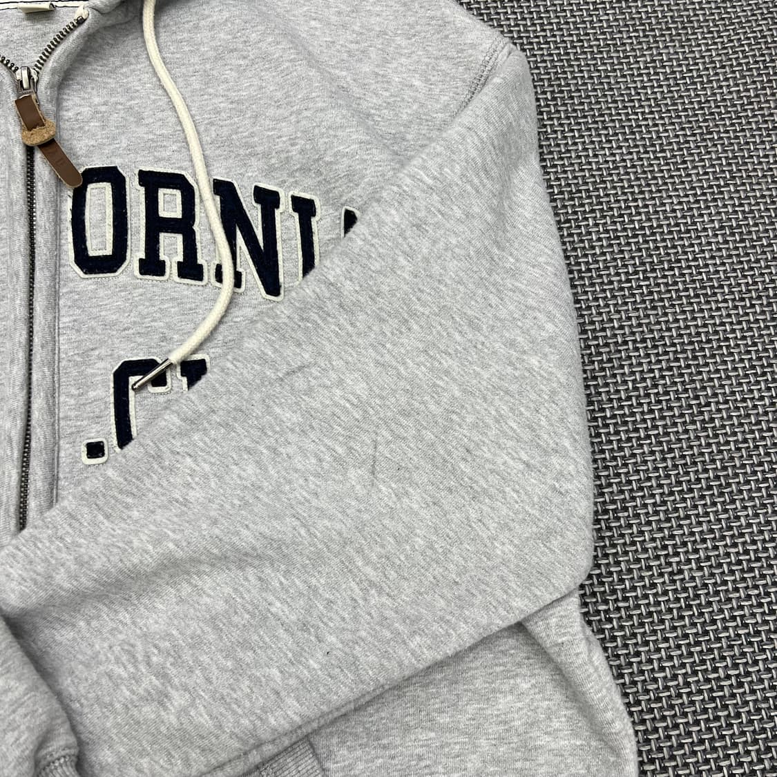 착샷O 후아유 그레이 후드집업 상품이미지3