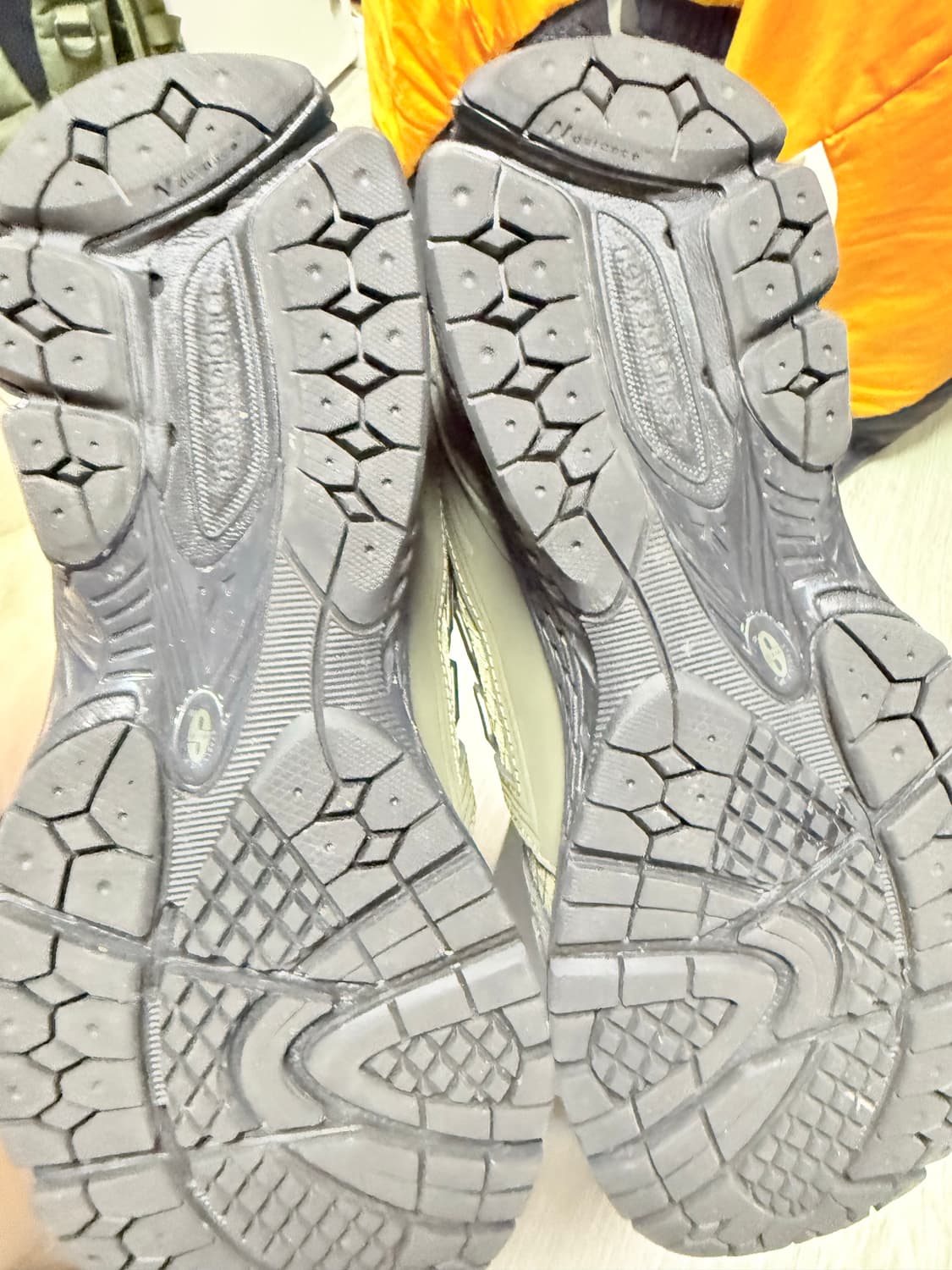 뉴발란스 1906R 다크 카모 블랙 상품이미지4