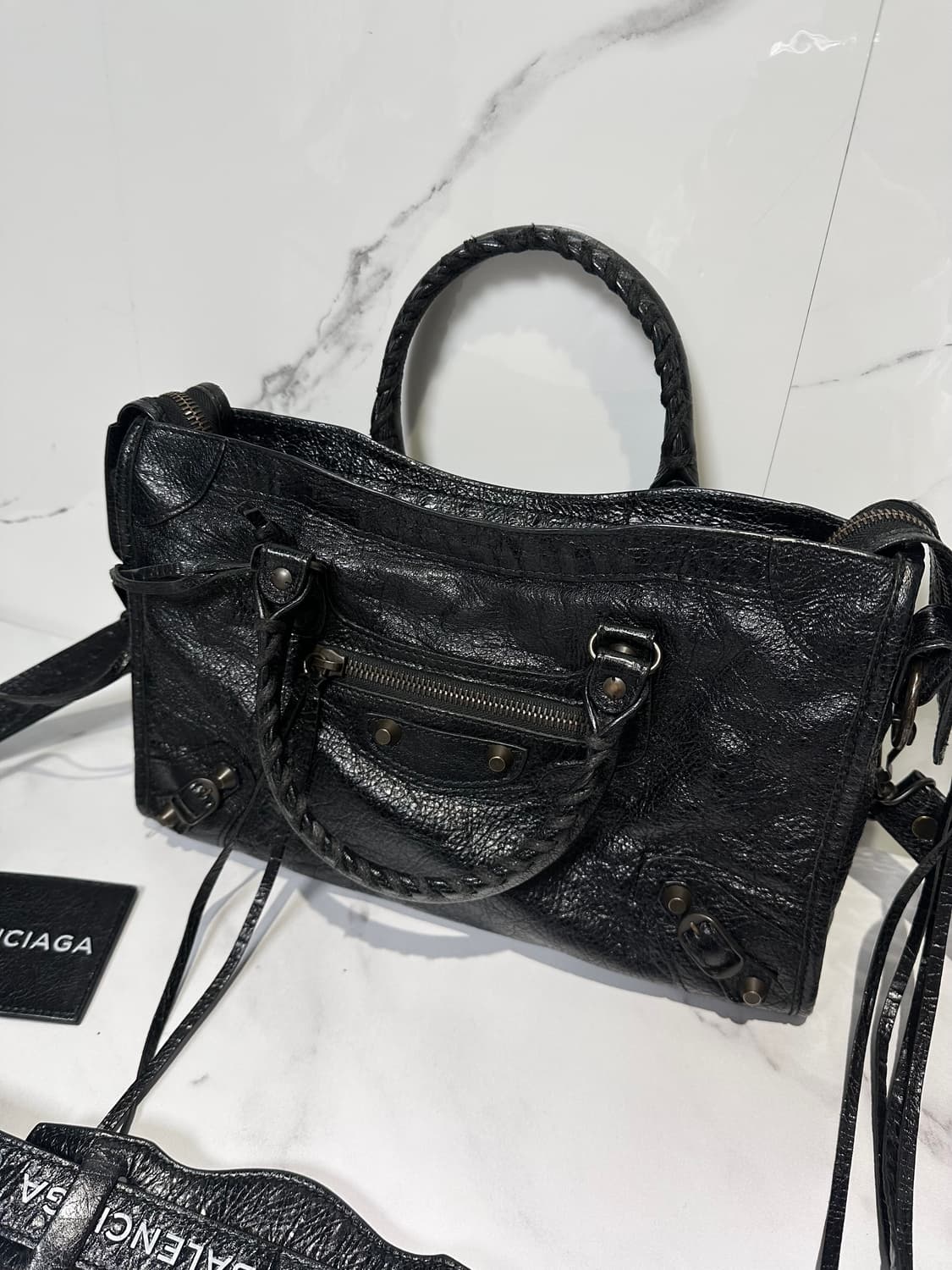 [SA 정품] 발렌시아가 로고스트랩 시티 모터백 스몰 상품이미지4