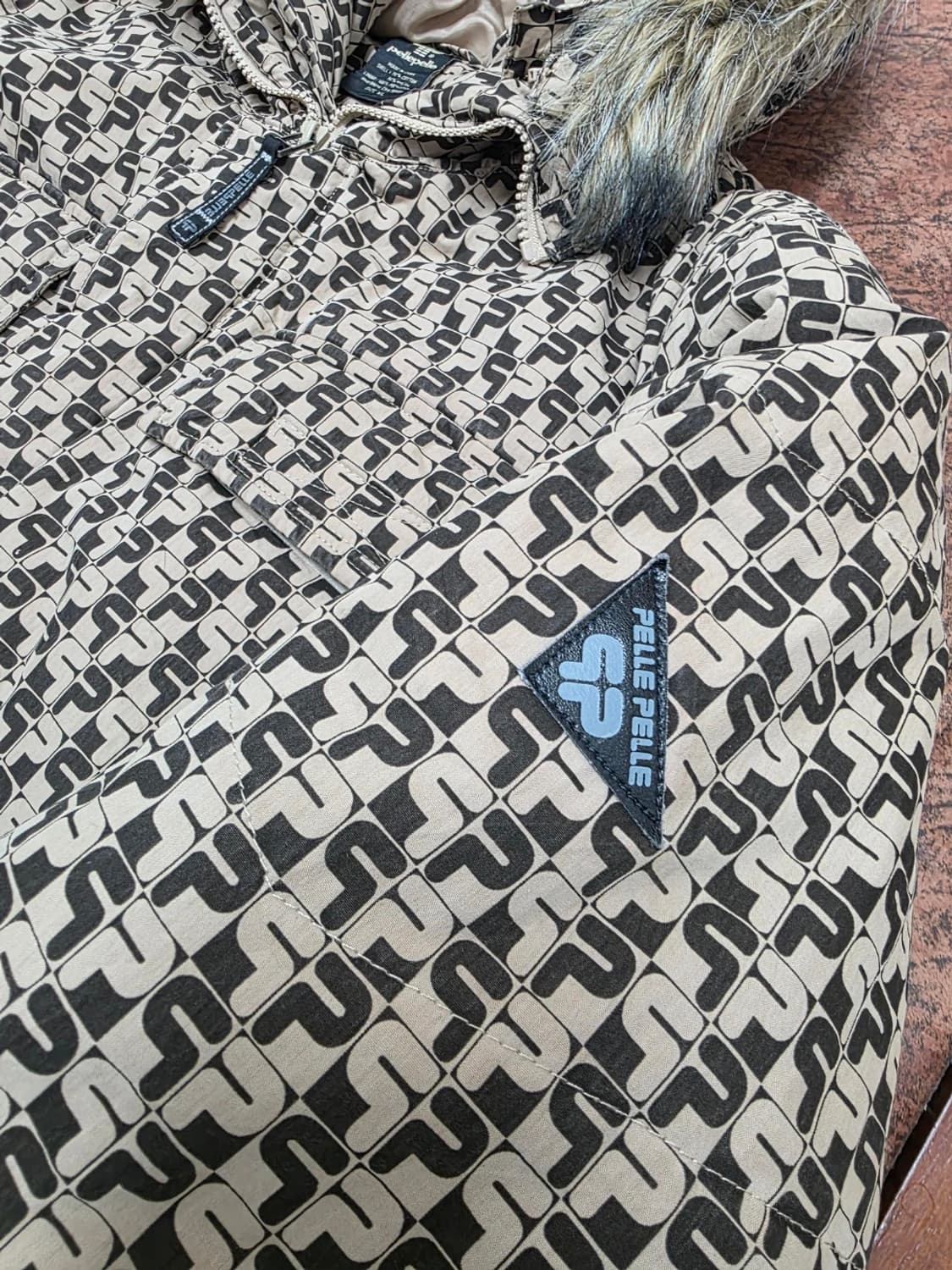 펠레펠레 모노그램 패딩 XL 상품이미지4