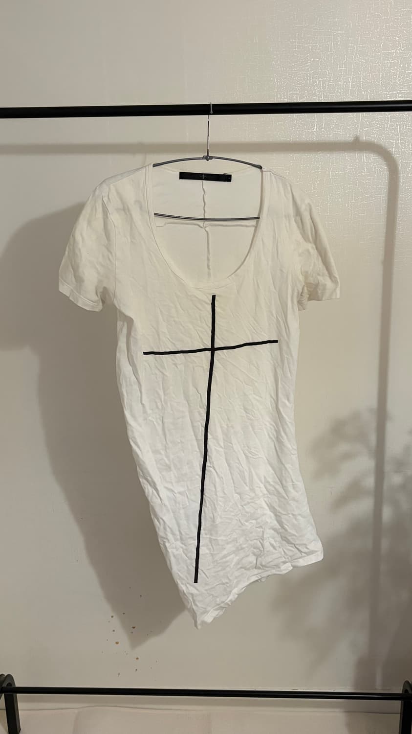 ”NO ID“ vkei Cross Print U-Neck Tee 상품이미지1