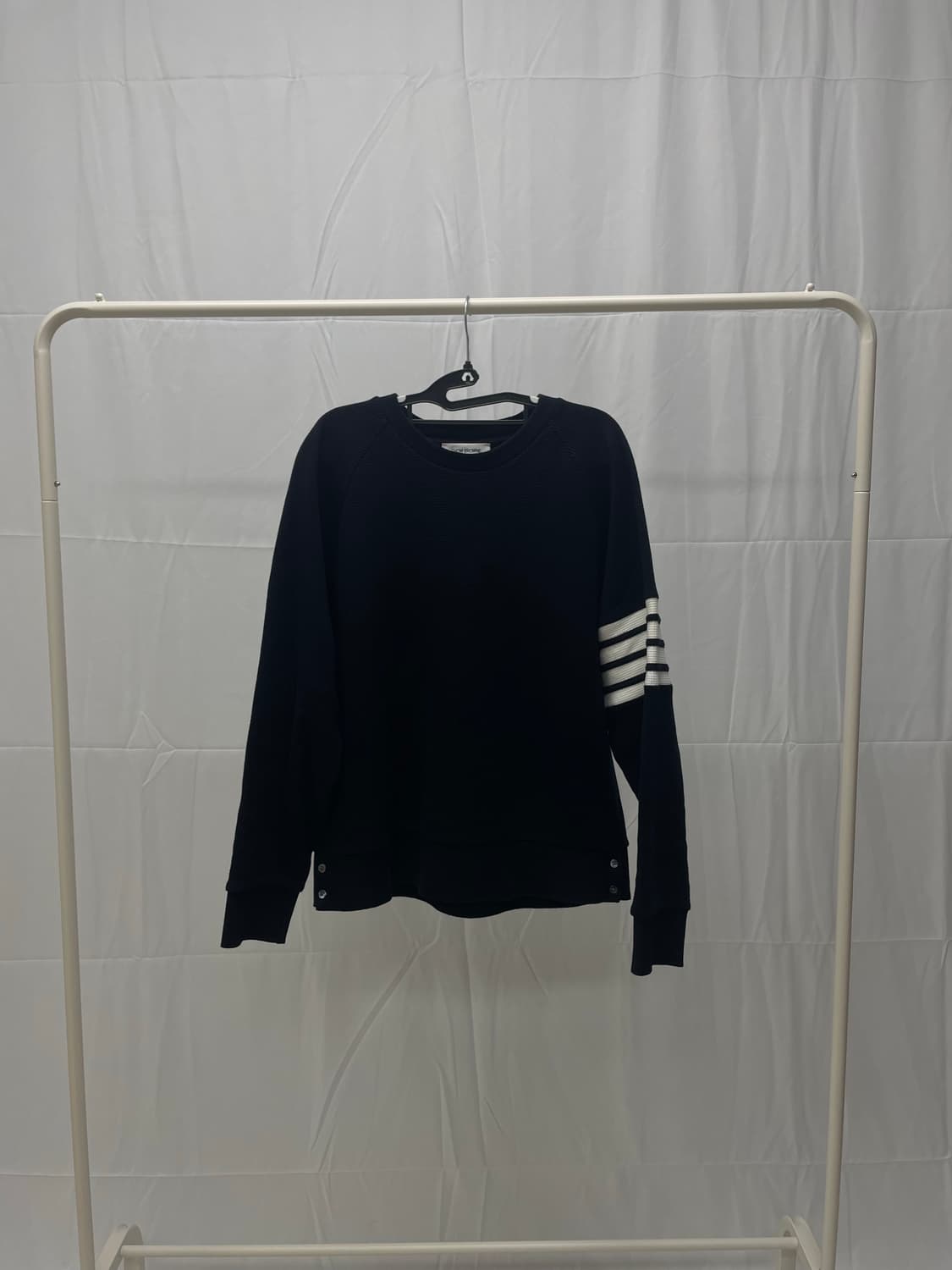 톰브라운 사선완장 래글런 와플 니트 맨투맨 [4] 상품이미지1