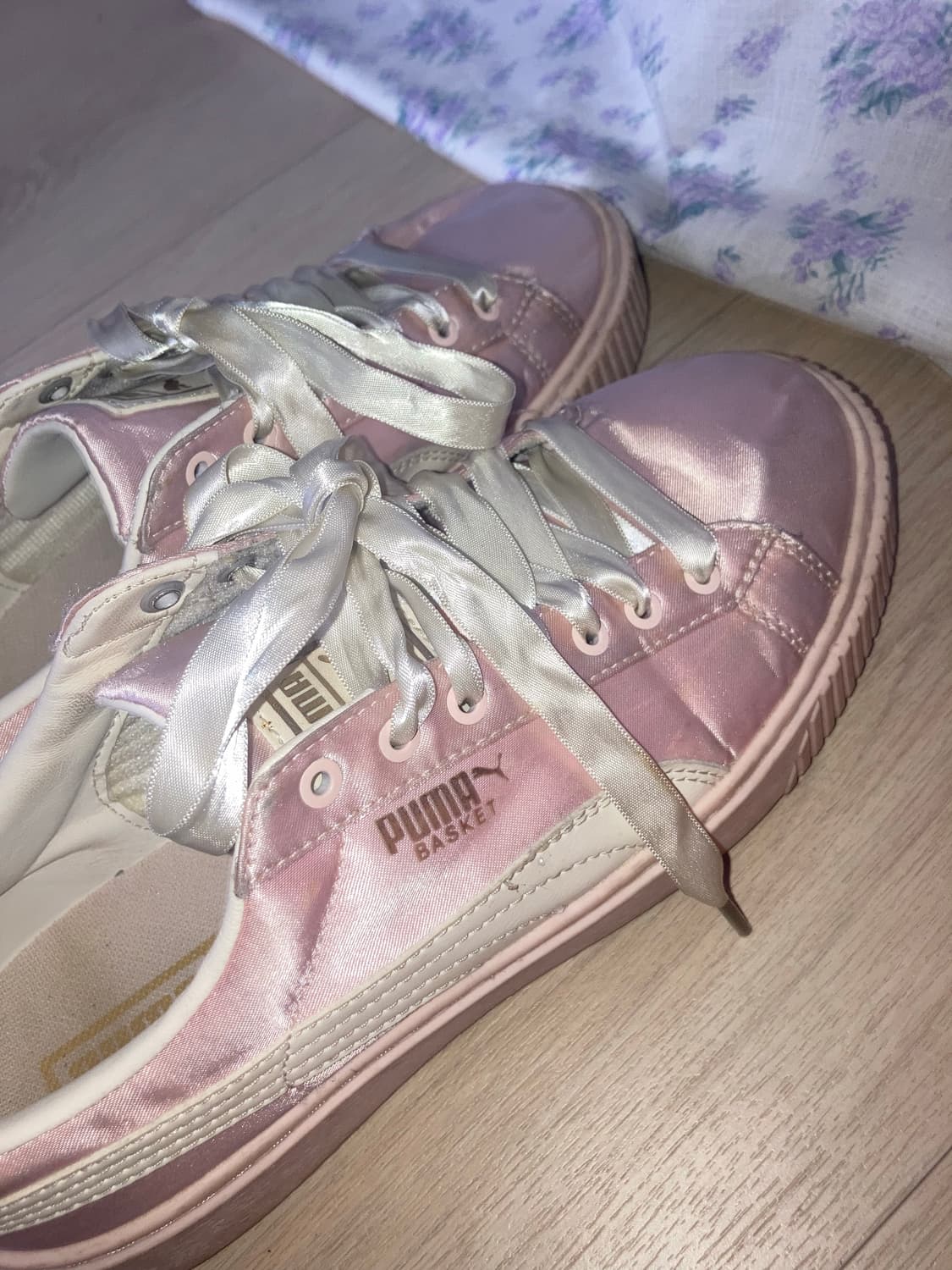 푸마 희귀 새틴 발레코어 스니커즈 240 상품이미지1