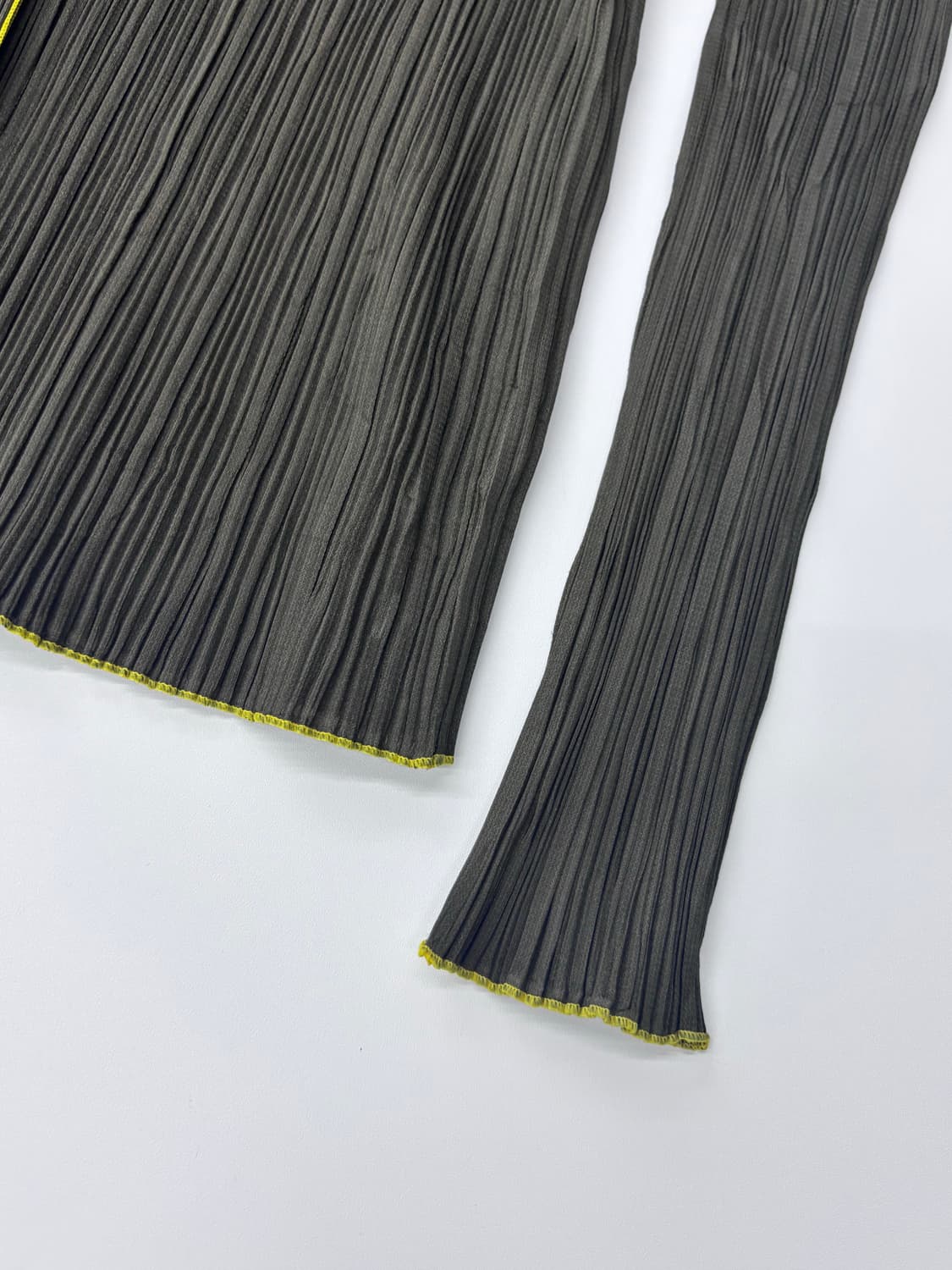 Pleats Please 플리츠플리즈 카키 프린팅 가디건 상품이미지7