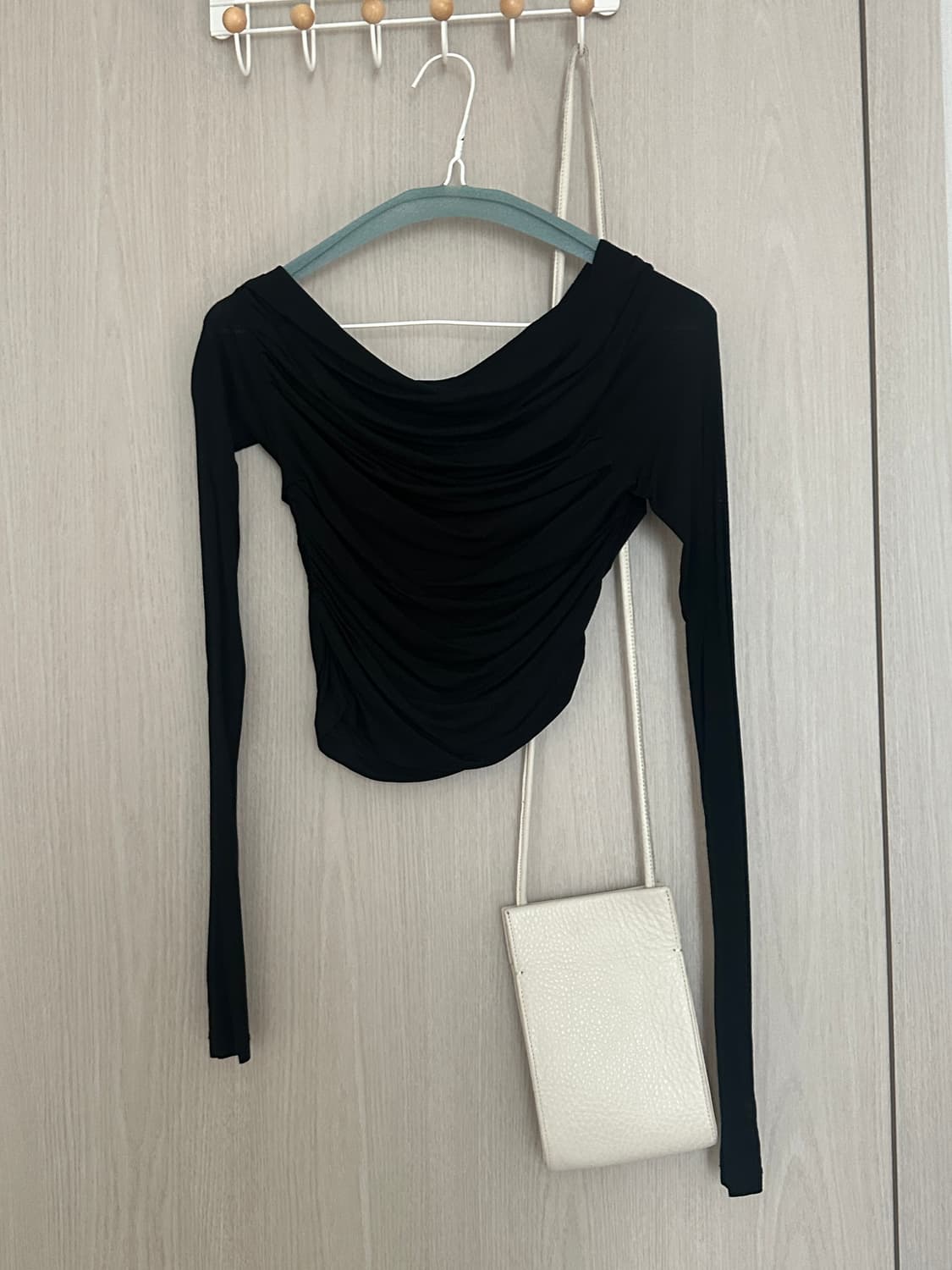 쓰리타임즈 드레이프 탑 블랙 상품이미지4