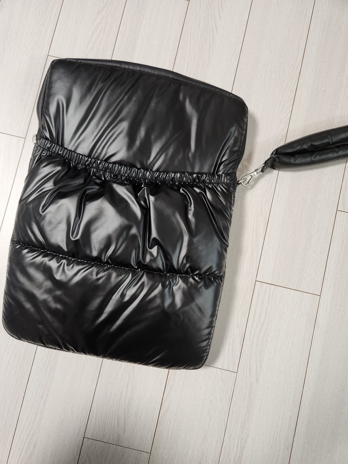 스타벅스 갤럭시북4 패딩 노트북 파우치

한번도 안쓰고 보관만 하고 있어 상품이미지3