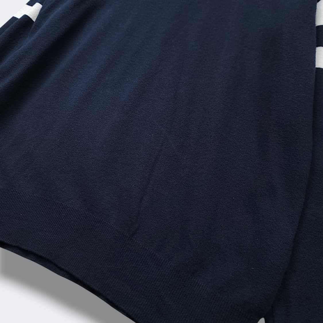 [105] 헤지스 네이비&화이트 컬러블럭 코튼 니트 상품이미지5