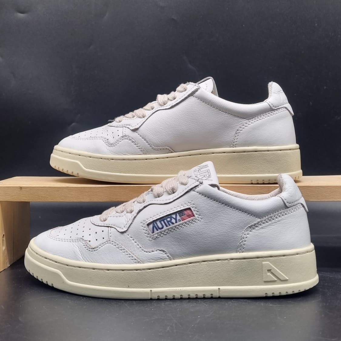 오트리 메달리스트 여성스니커즈37 235 상품이미지1