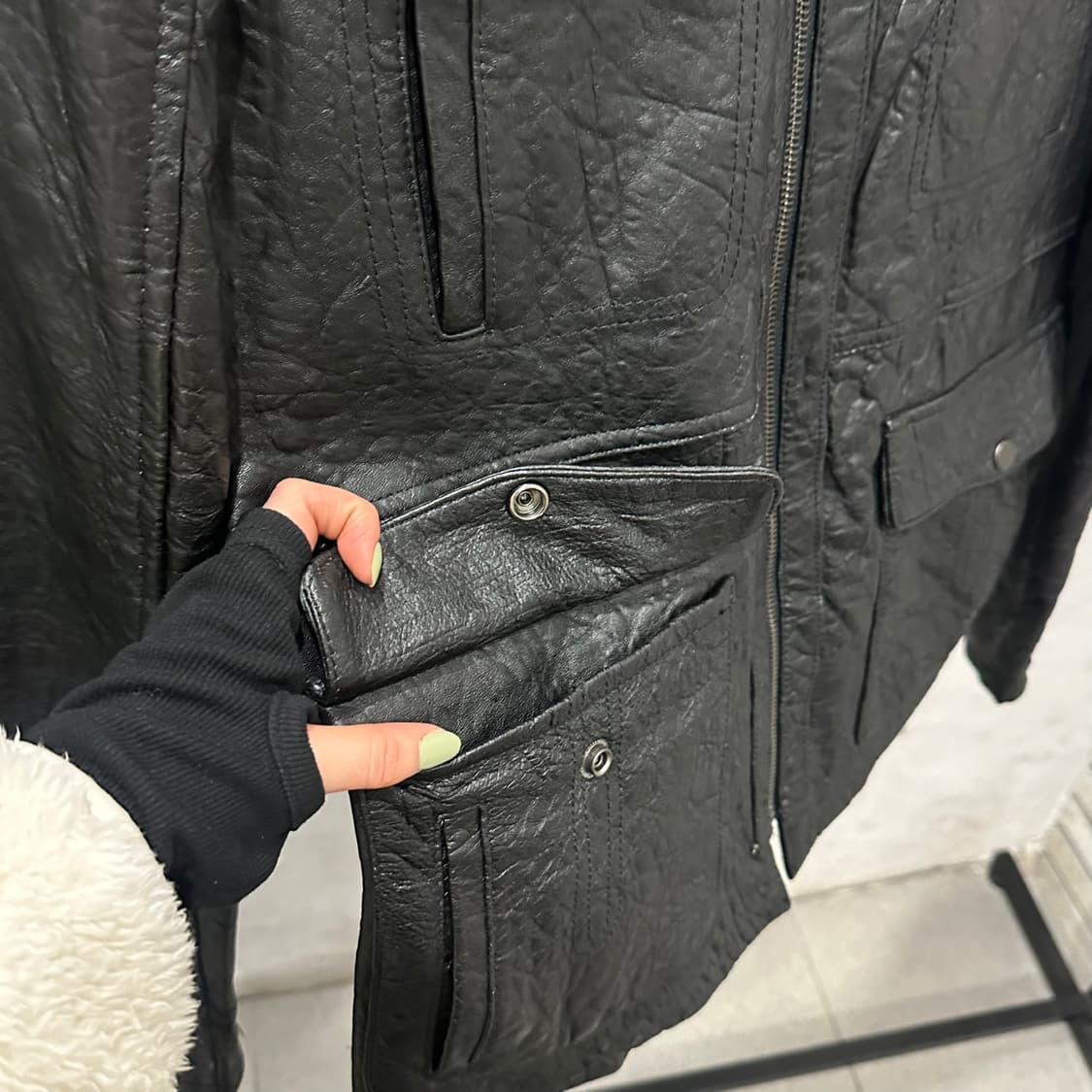  KR VINTAGE 양가죽 레더 자켓 하이넥 4포켓 견장 디테일 블랙 상품이미지9