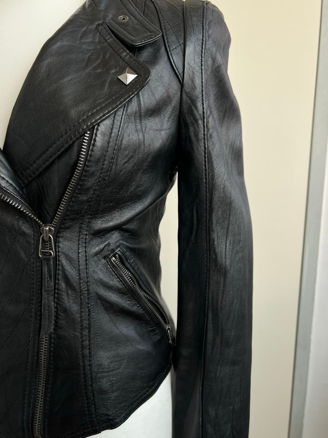 Structured Paneled Leather Jacket 상품이미지4