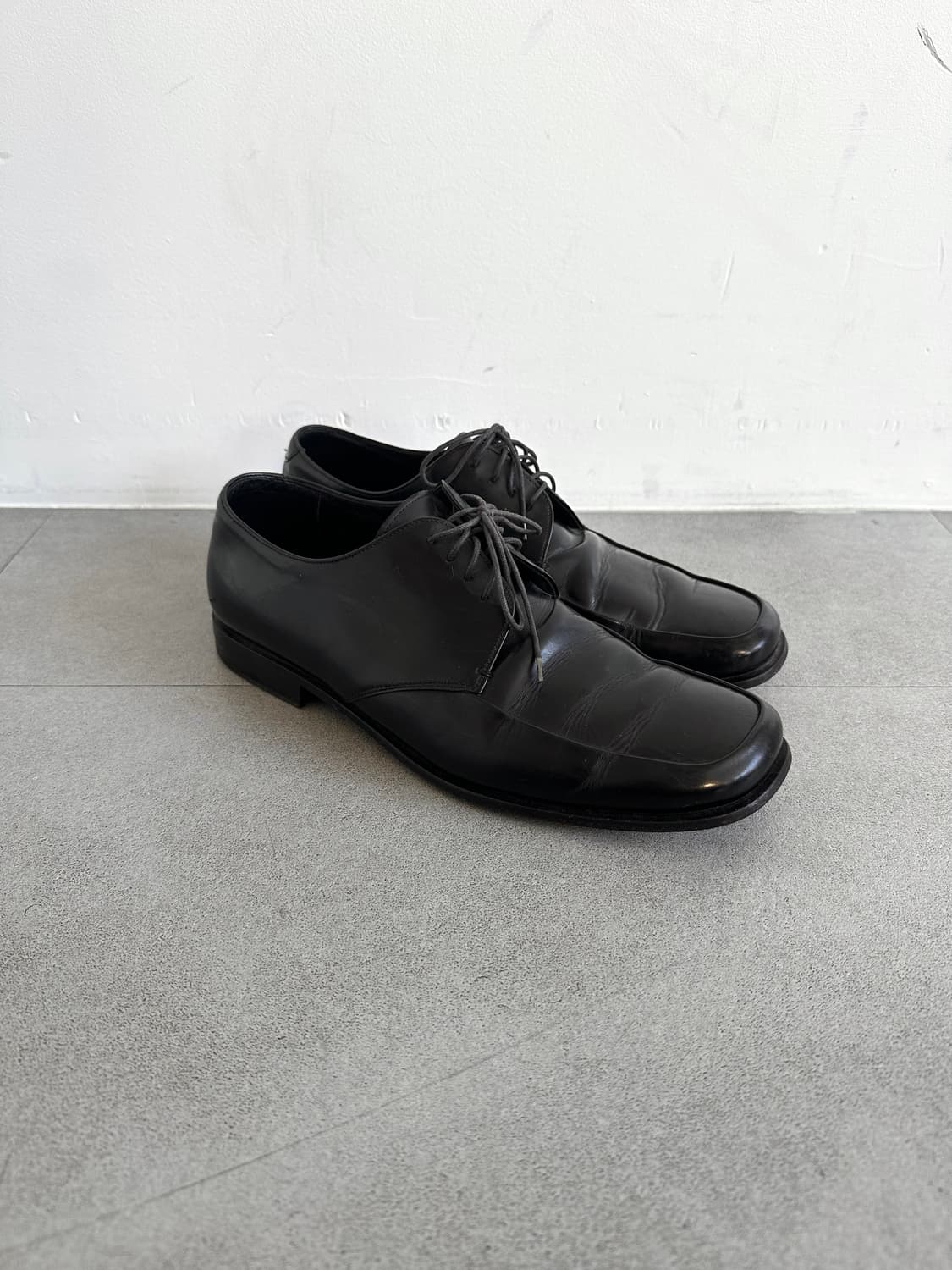 프라다 스퀘어토 블랙 레더 더비슈즈 상품이미지3