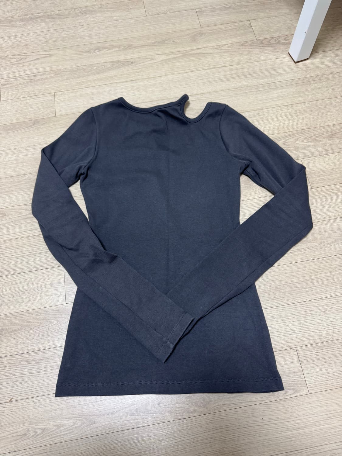 로우클래식 커브 홀 티셔츠 차콜 색상 m사이즈 상품이미지3