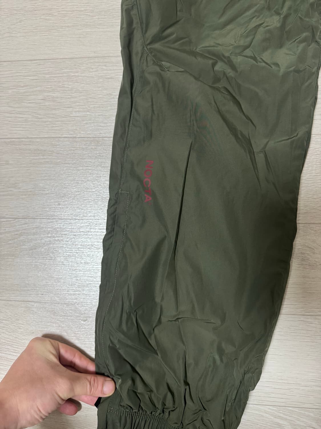 나이키 x 드레이크 녹타 우븐 트랙 팬츠 카고 카키 판매 상품이미지5