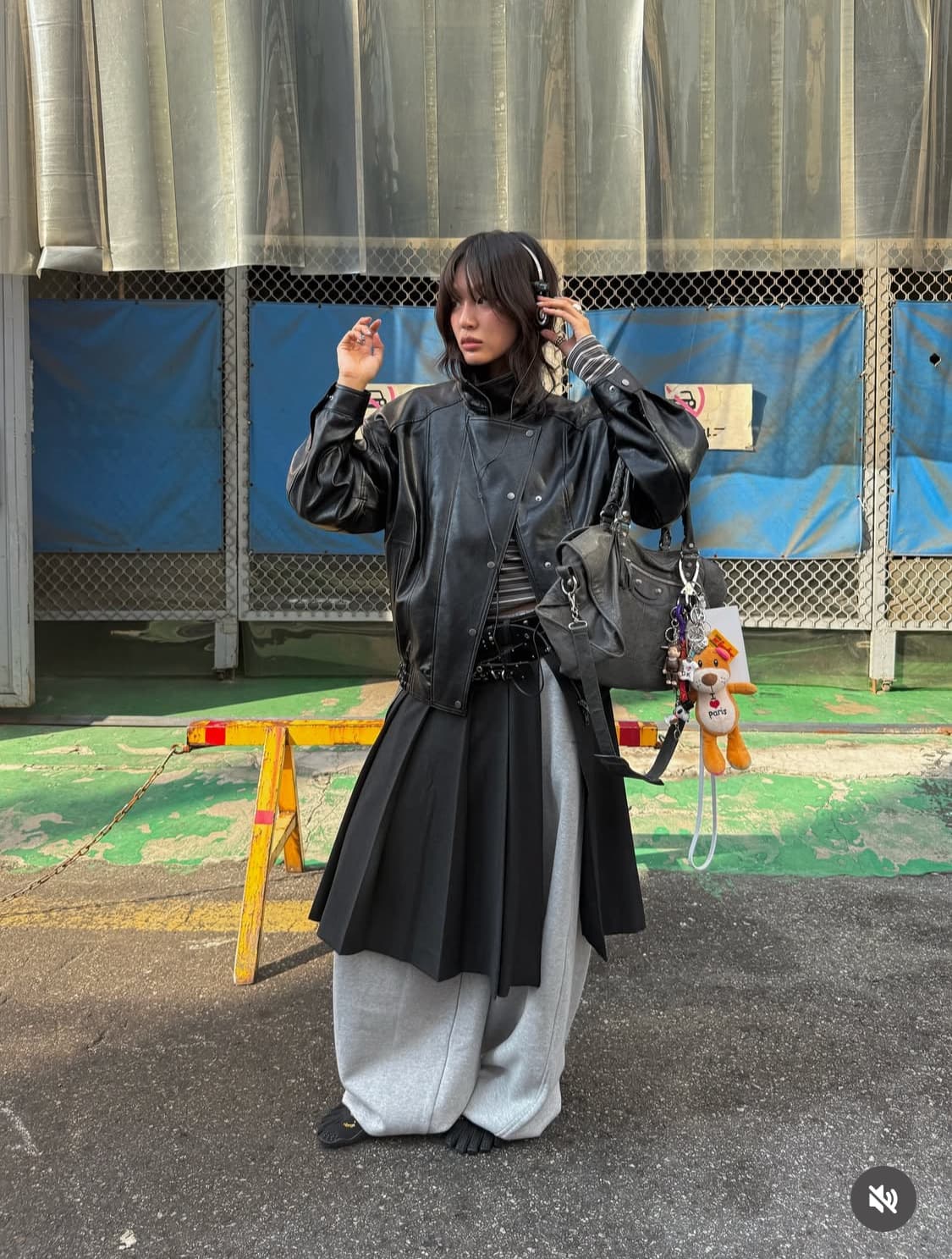 샌드릭 플리츠 랩 미디 스커트 상품이미지2