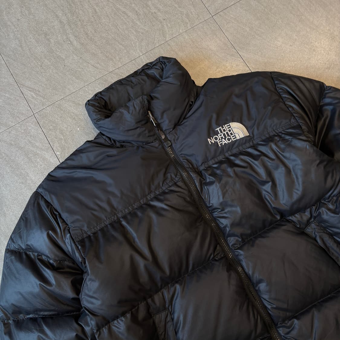 노스페이스 정품 블랙 눕시 700 패딩 상품이미지2