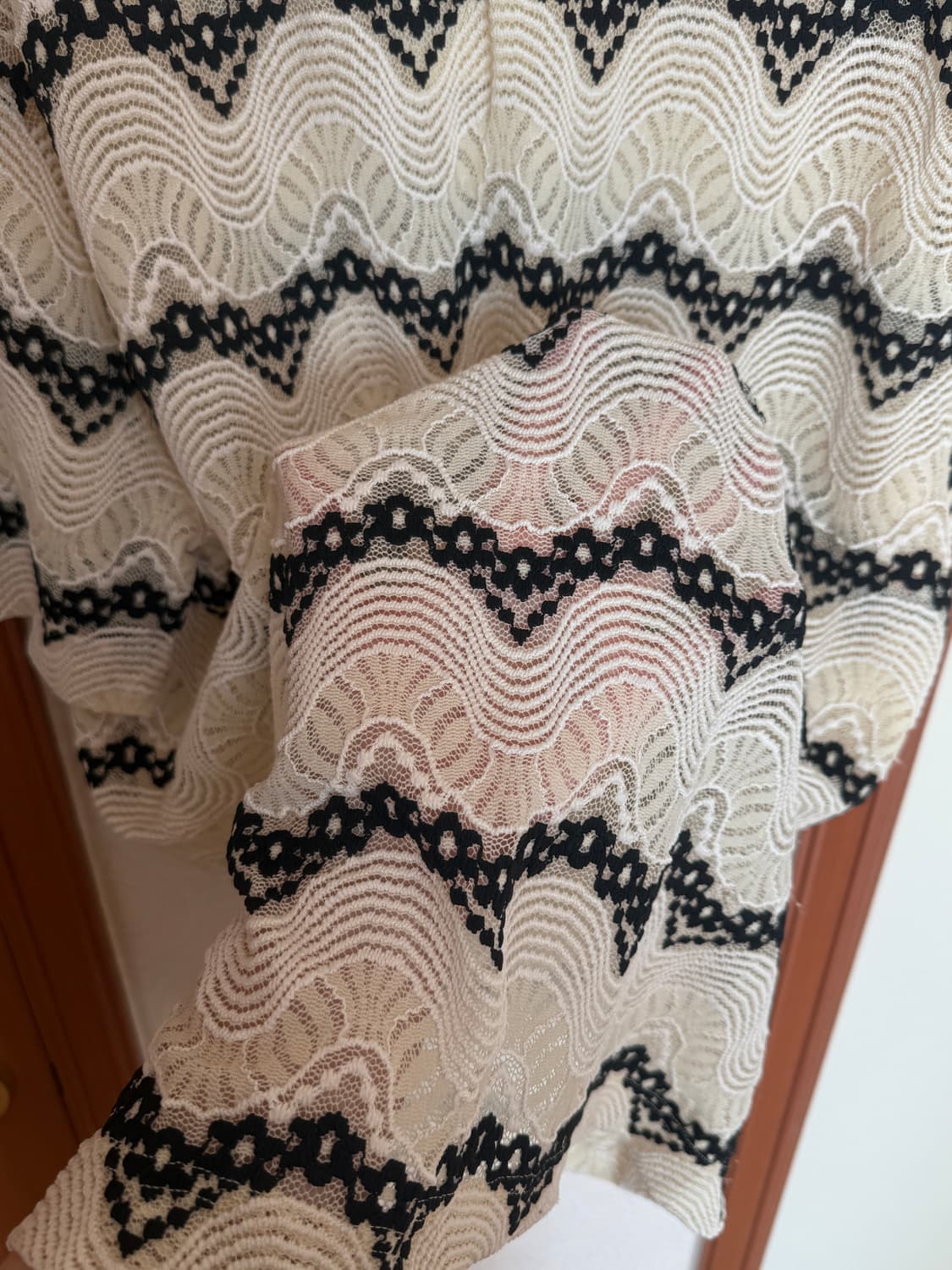 엔더슨벨 마요르카 시어 칼라 니트 베이지 상품이미지9