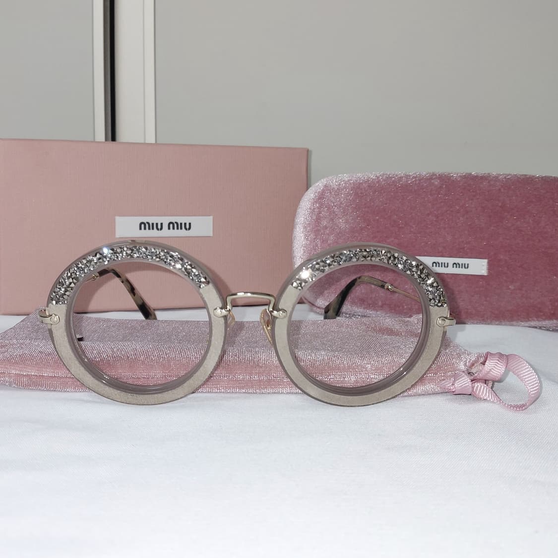 미우미우 그레이 스웨이드 라운드 스와로브스키 크리스탈 선글라스 (정품) 상품이미지2