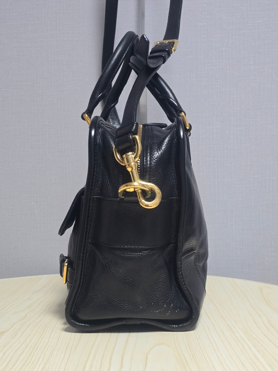 로에베 마드리드 그레인 카프스킨 크루즈백 상품이미지6