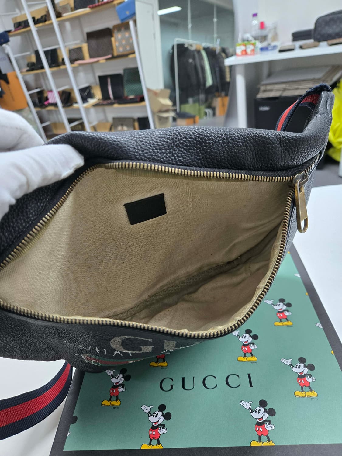 [A급컨디션] 구찌 띠로고 벨트백 상품이미지7