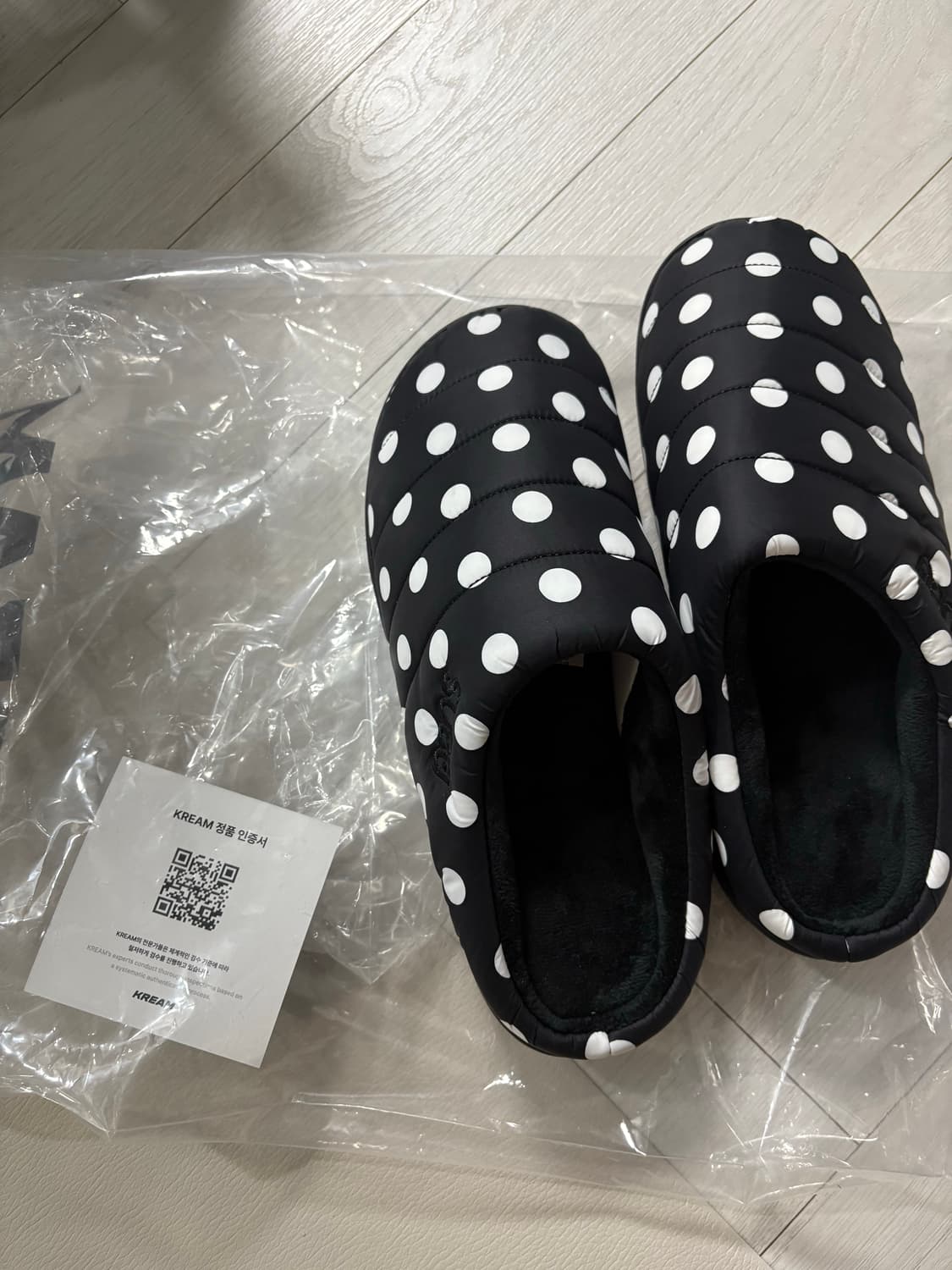 [1 사이즈] 새상품 SUBU 스부 도트 패딩 슬리퍼 240-255 상품이미지5
