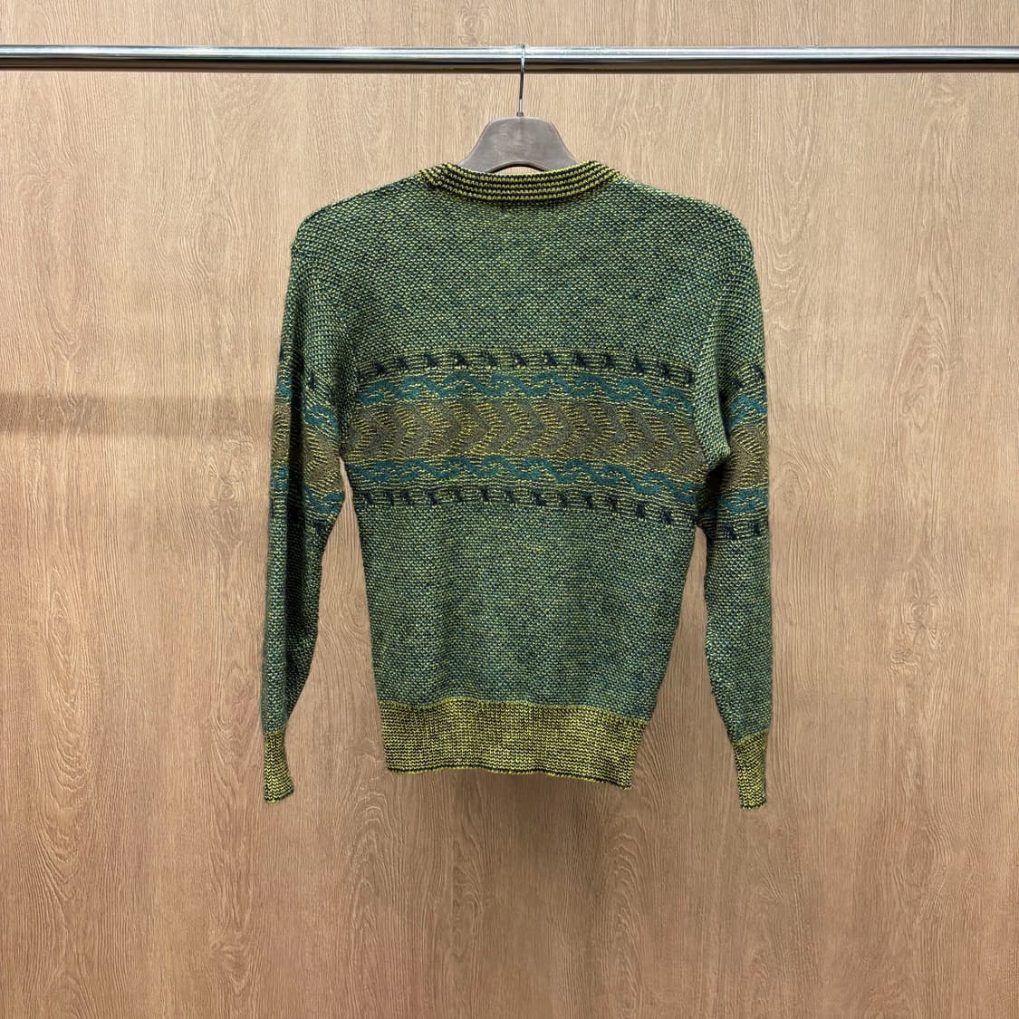 입생로랑 라운드넥 긴팔 울 니트 헤링본 스트라이프 패턴 디테일 그린 상품이미지3