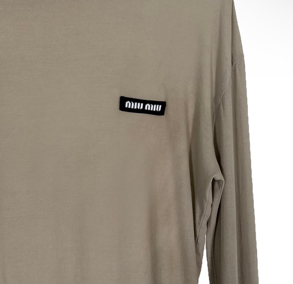 [S] 미우미우 여성 로고 패치 저지 긴팔 롱슬리브 티셔츠 퍼미스 스톤 상품이미지5