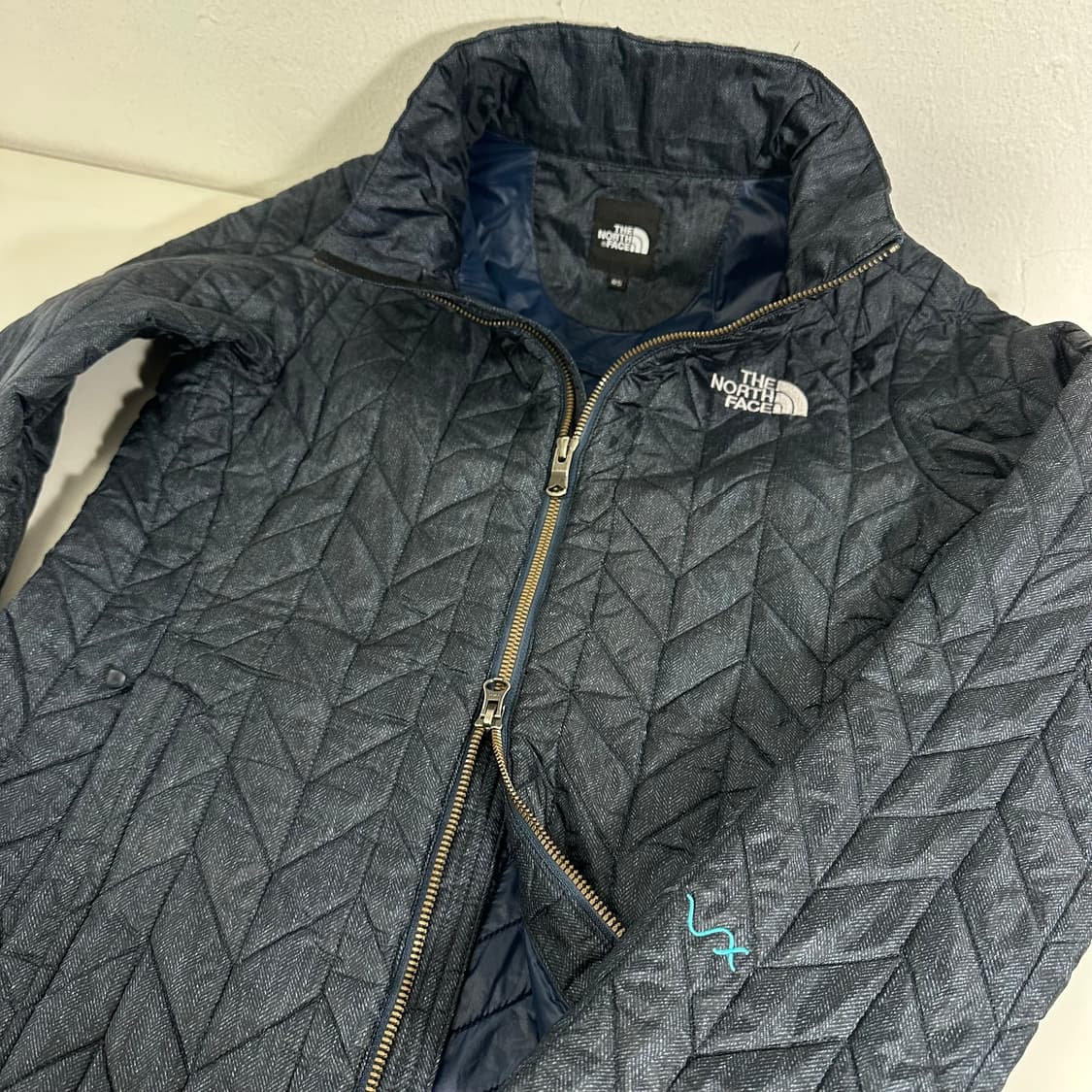 우먼M 노스페이스 네이비 경량패딩 상품이미지2