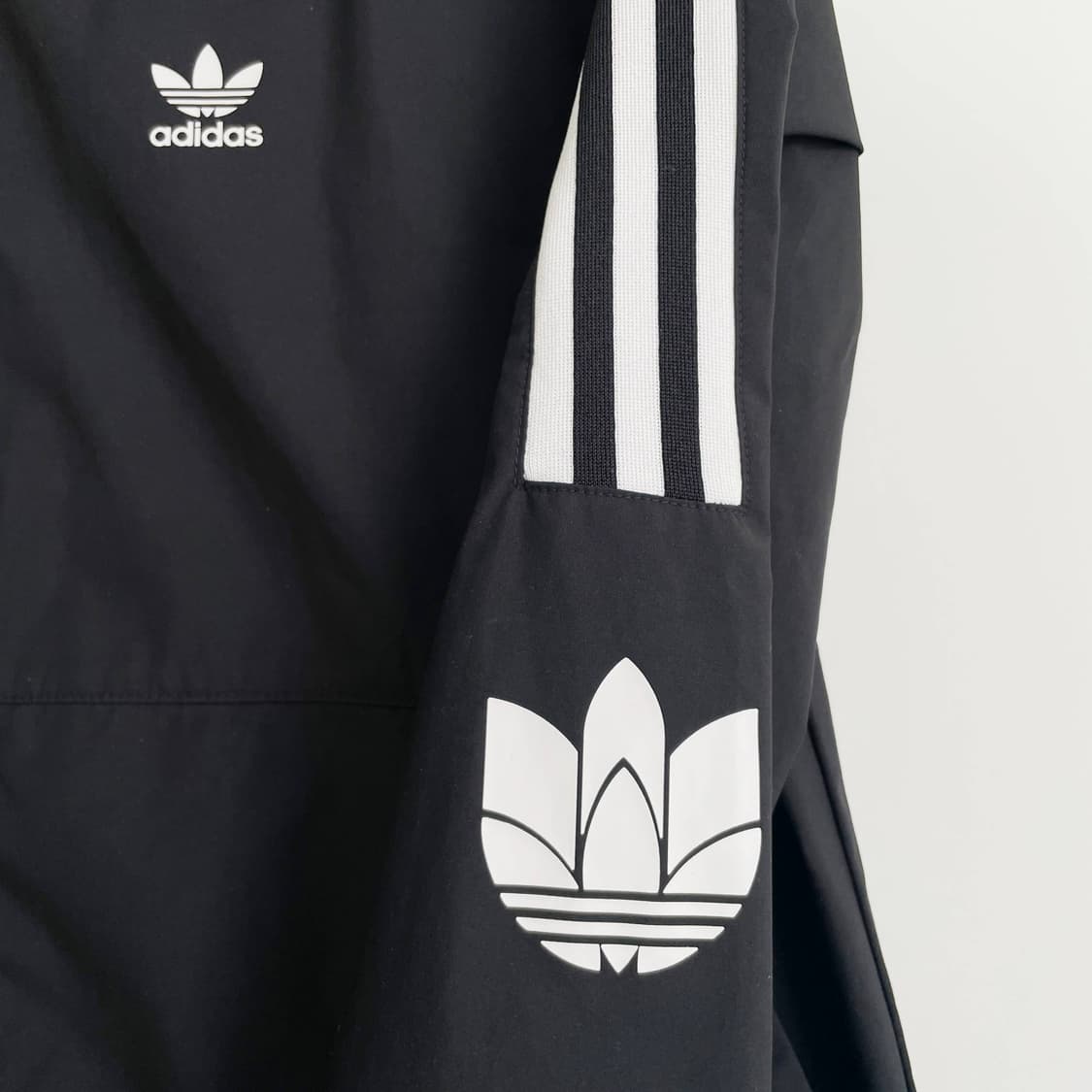 C1 아디다스 오리지널스 3D 트레포일 윈드브레이커 L사이즈 상품이미지3