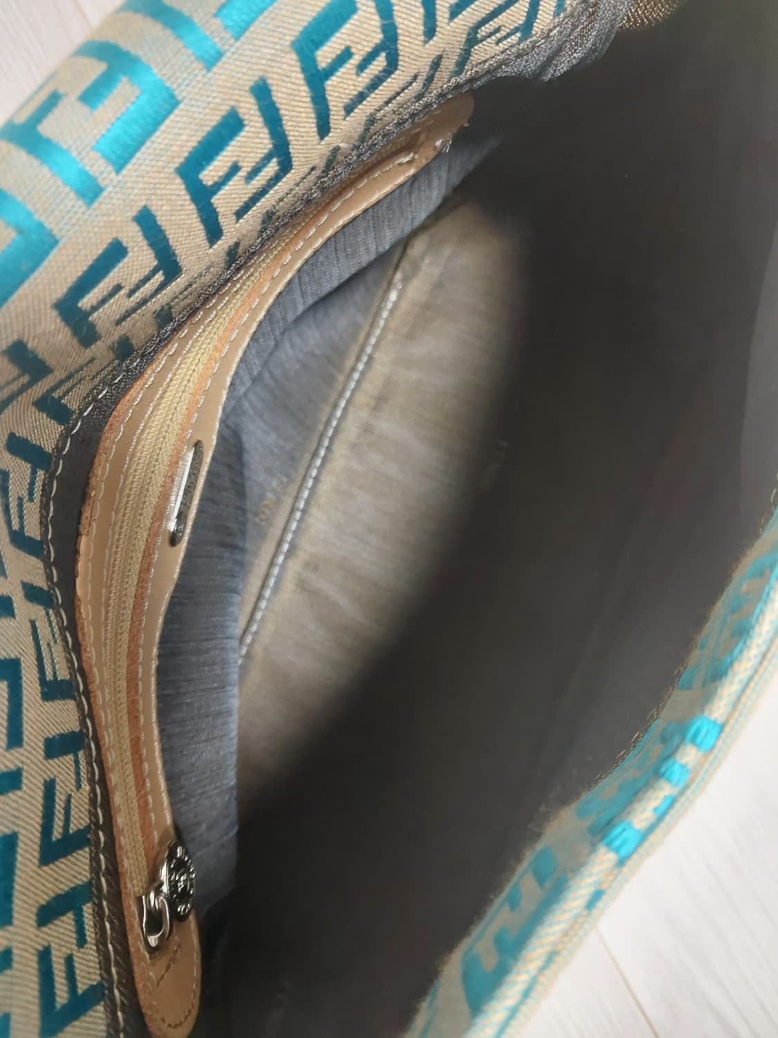 Fendi bag 펜디 바게트백 맘마백 희귀컬러 🩵 상품이미지7