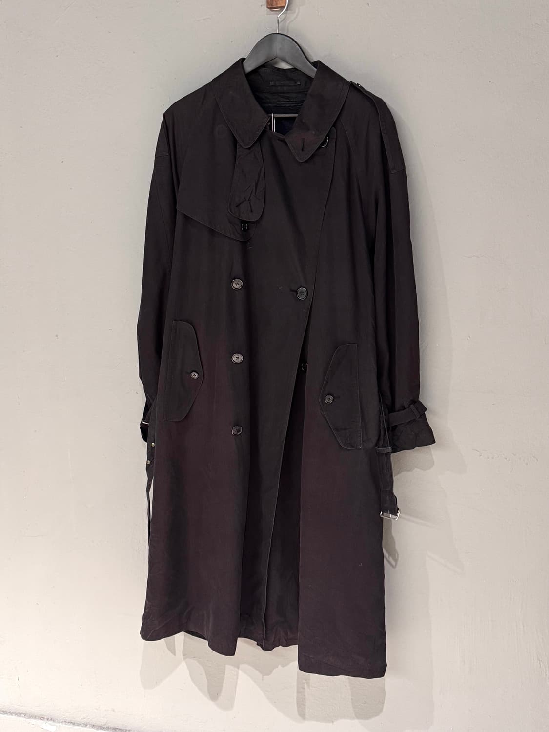 알레그리 벨티드 블랙 더블 트렌치코트 상품이미지1