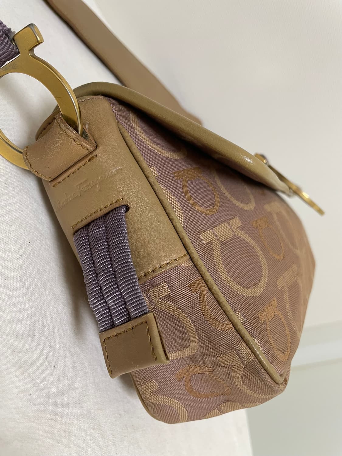 페라가모 정품 간치니 금장 토트겸 숄더백 상품이미지6