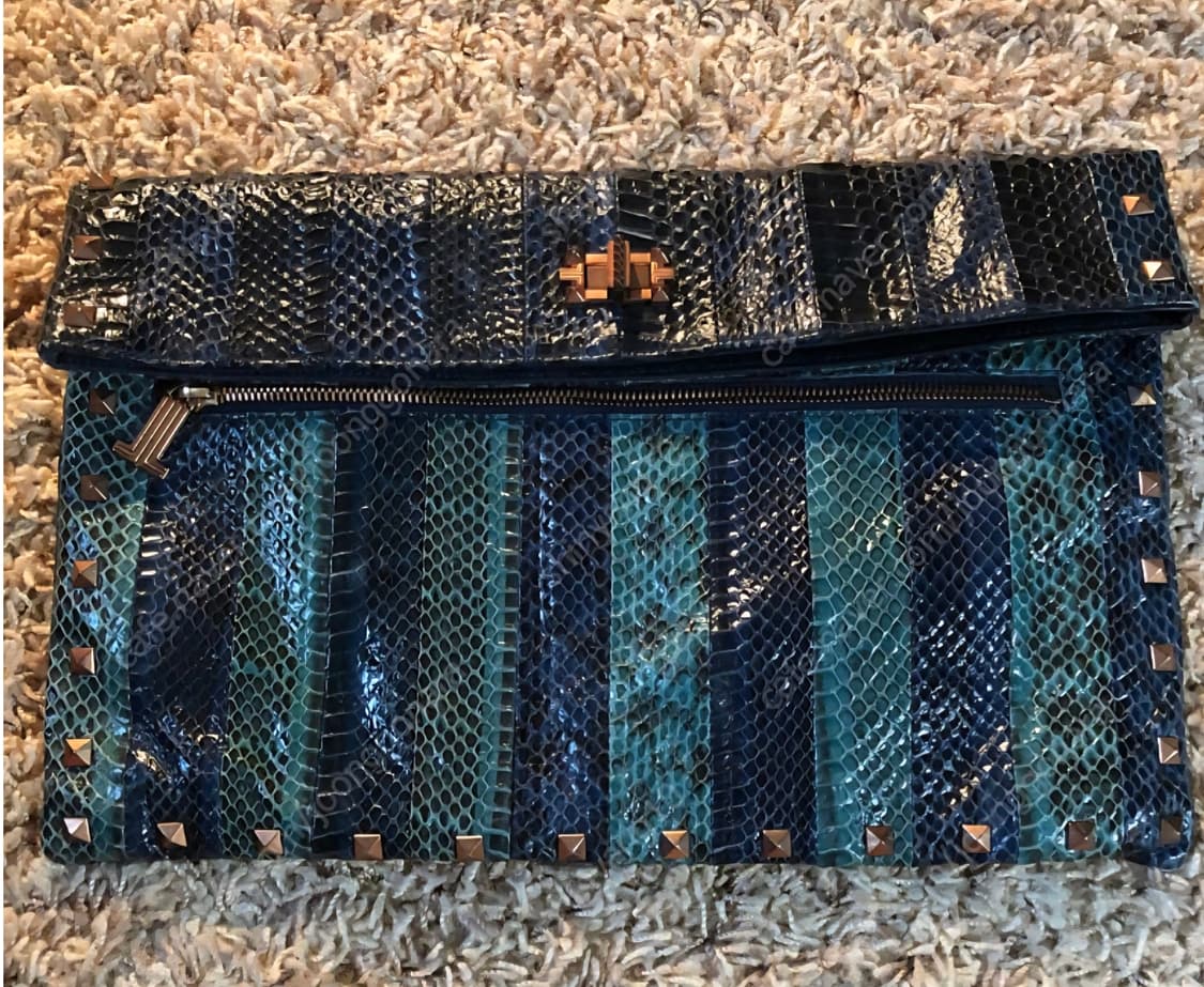 랑방컬렉션 스터드장식 뱀피무늬 클러치 상품이미지2