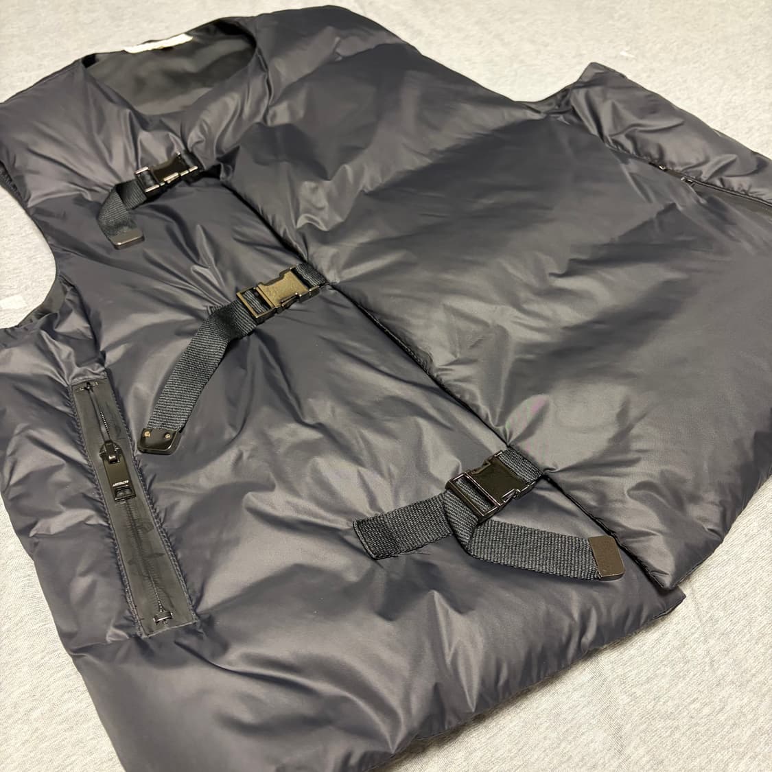 [1] 아트이프액츠 버클 패딩푸퍼조끼 상품이미지2