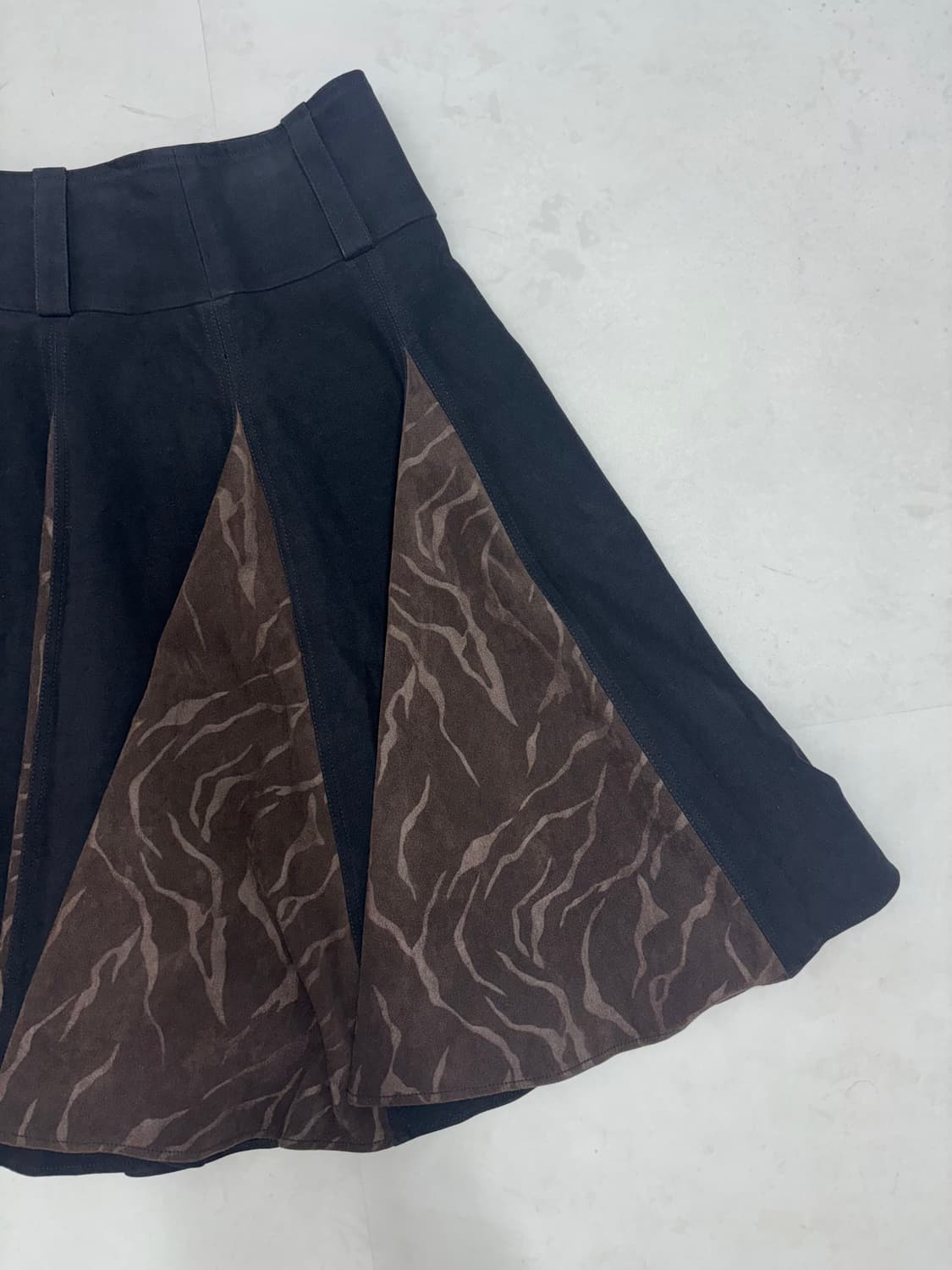 ROSE CHARM SUEDE PLEATS SKIRT 상품이미지8