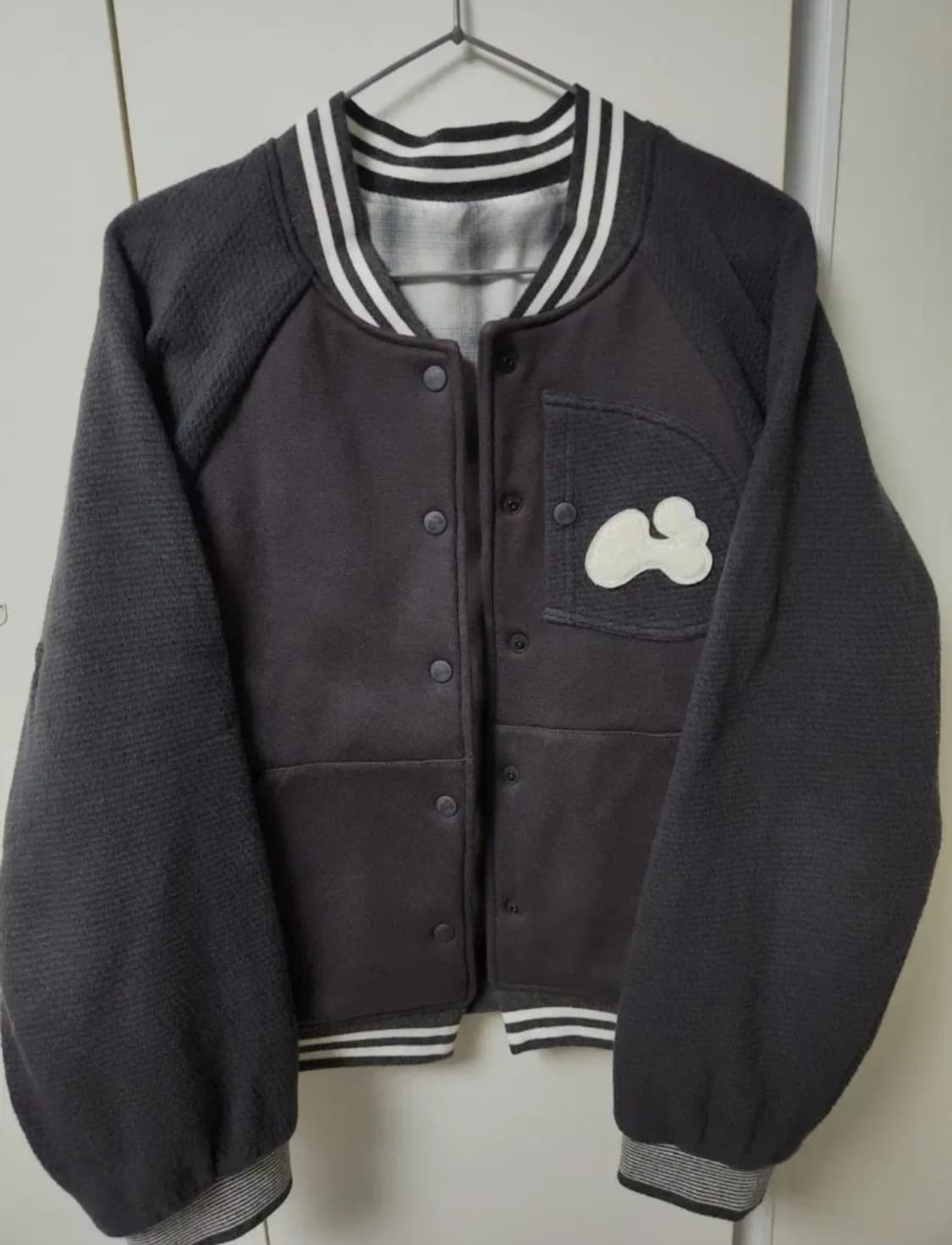 허그유어스킨 바시티자켓 챠콜 상품이미지3