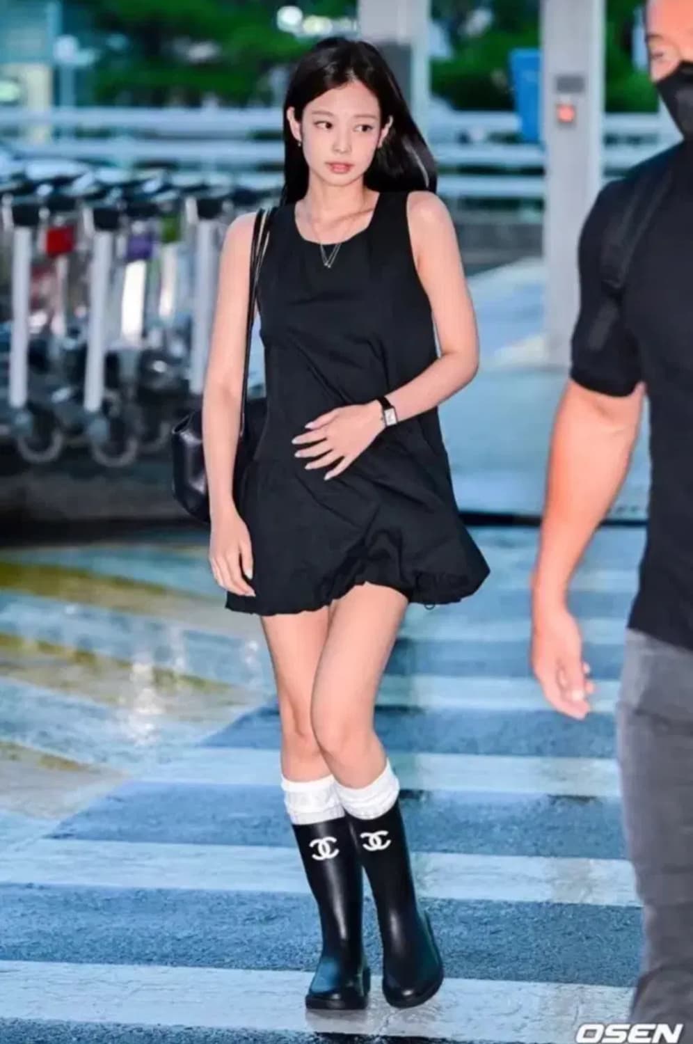 아모멘토 볼륨 미니 드레스 블랙 상품이미지2