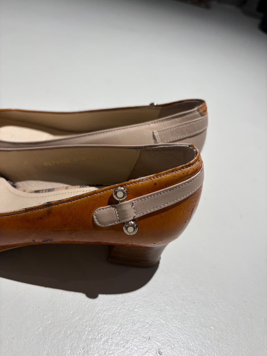 Kinloch Anderson 투톤 레더 펌프스 힐 240mm 상품이미지5