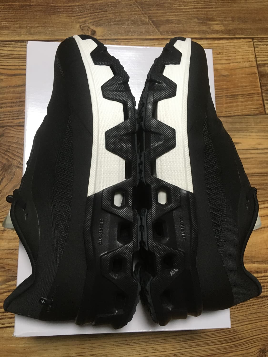 (280)온러닝 파프 클라우드몬스터 하이퍼 블랙 판매합니다 상품이미지5